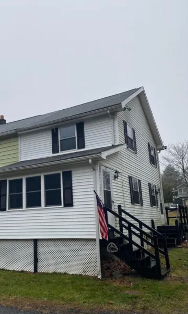 27 Railroad St Rentals in Freeland, PA