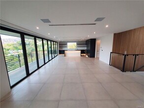 5710 Hill Oak Dr in Los Angeles, CA - Building Photo - Building Photo
