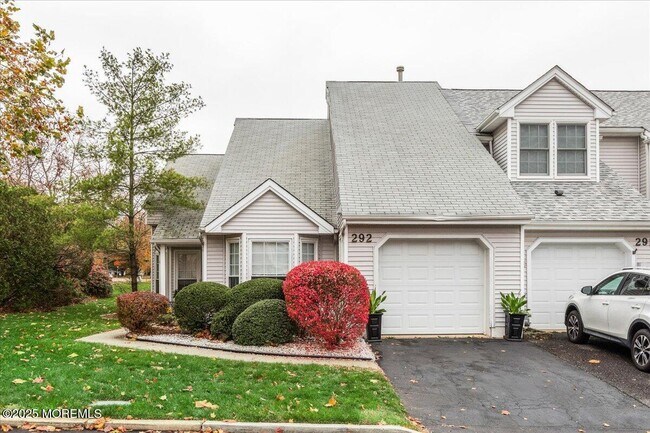 292 Daisy Dr in Freehold, NJ - Building Photo - Building Photo