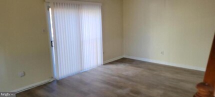 82 Chatham Ct in East Windsor, NJ - Building Photo - Building Photo
