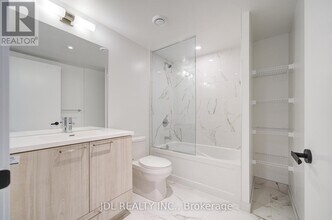 195 Commerce St in Vaughan, ON - Building Photo - Building Photo