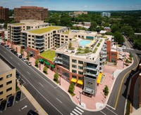 2001 Clarendon Blvd in Arlington, VA - Foto de edificio - Building Photo