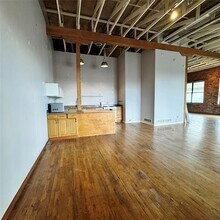 2220 S Harwood St in Dallas, TX - Building Photo - Building Photo