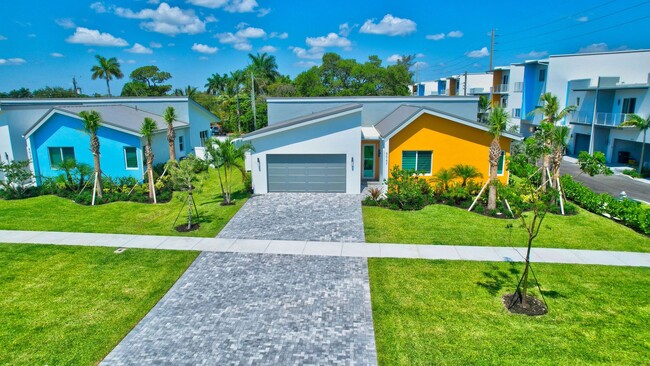 5067 NW 3rd Ave in Boca Raton, FL - Building Photo - Building Photo