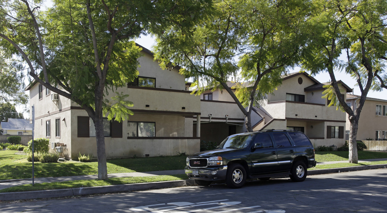 144 E Ash Ave in Fullerton, CA - Foto de edificio