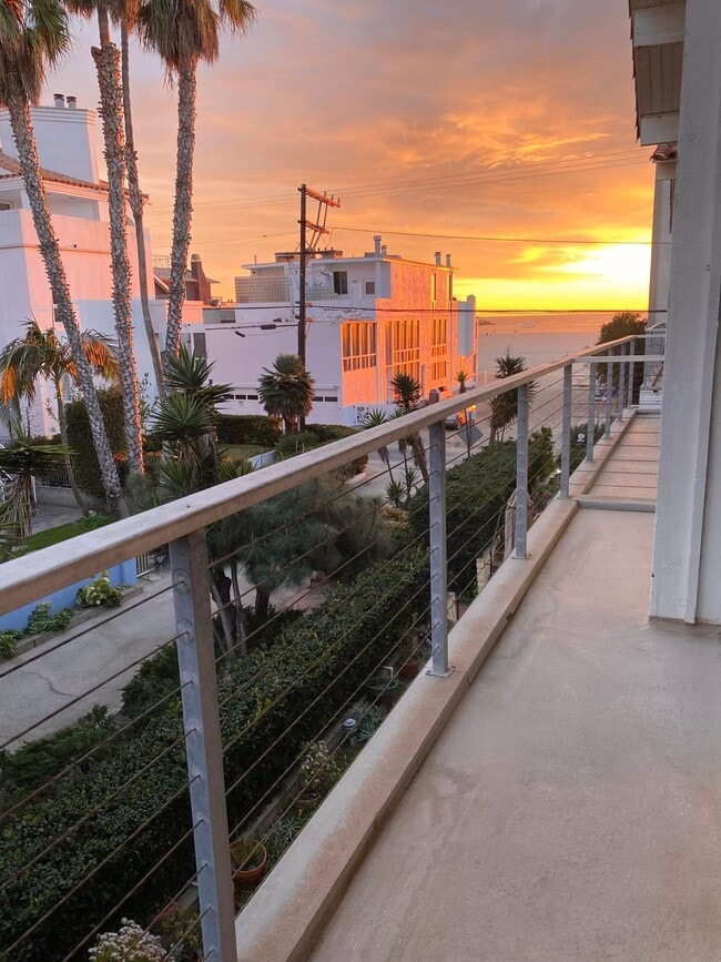 21 Spinnaker St, Unit 202 in Marina Del Rey, CA - Building Photo - Building Photo