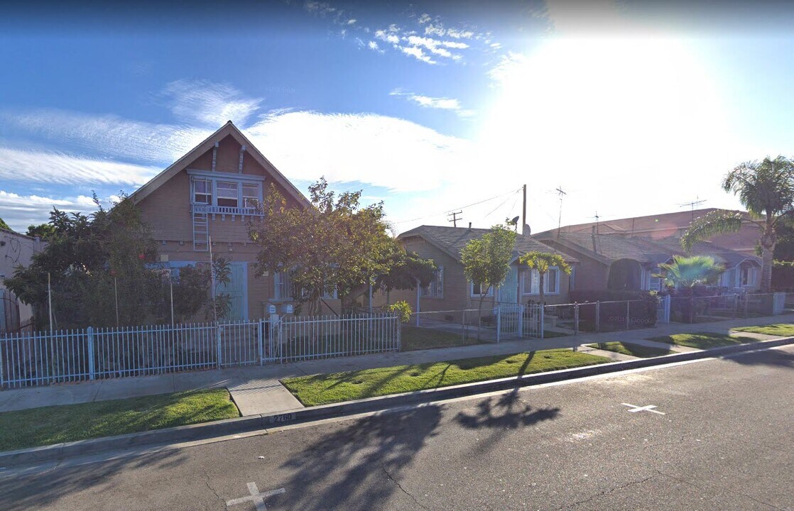 2760 E. 57th St. in Huntington Park, CA - Building Photo