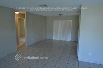 13330 SW 43rd St in Miami, FL - Foto de edificio - Building Photo