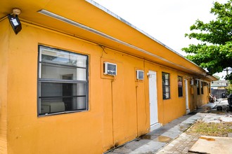 Central Palms Apartments I in Hialeah, FL - Building Photo - Building Photo