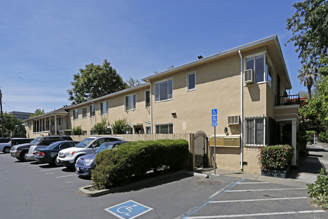 Central Park in Sacramento, CA - Foto de edificio - Building Photo