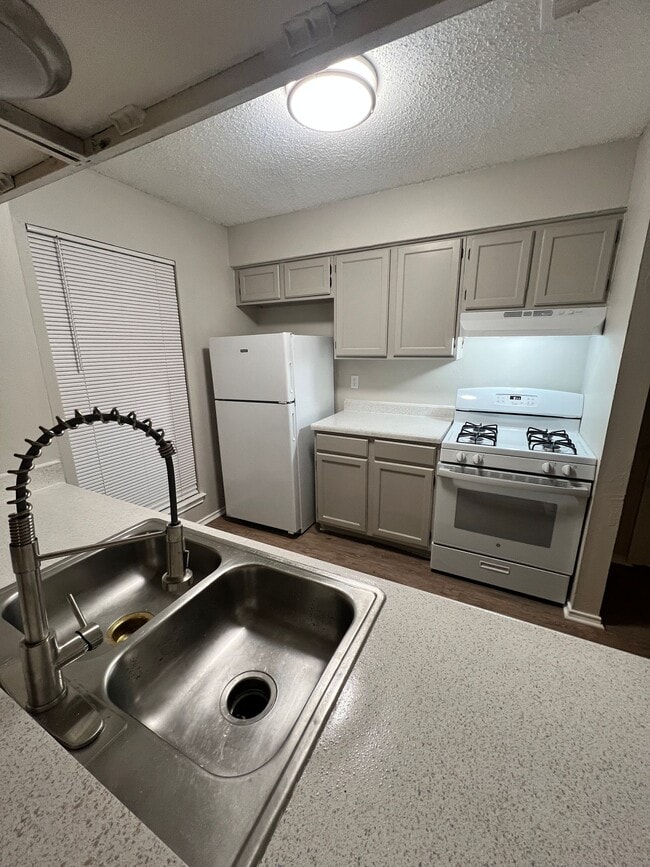 5268 Meadow Rise St in San Antonio, TX - Building Photo - Building Photo