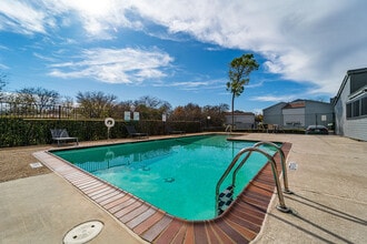 Dakota Apartments in Fort Worth, TX - Foto de edificio - Building Photo