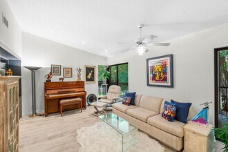 5087 Oakhill Ln in Delray Beach, FL - Building Photo - Building Photo