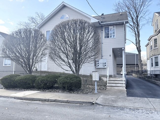 12 Jersey St in Bloomfield, NJ - Building Photo - Building Photo