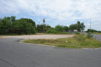 2008 Graham Ave in Mission, TX - Foto de edificio - Building Photo