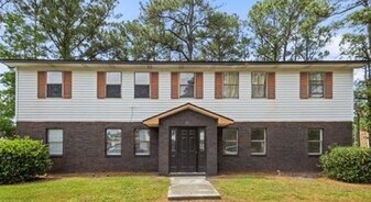 110 Ravenwood Dr in Jacksonville, NC - Building Photo
