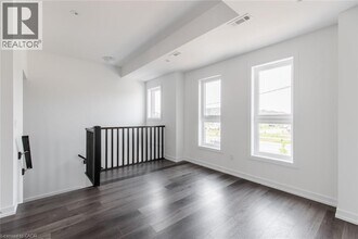 70 Kenesky Dr in Hamilton, ON - Building Photo - Building Photo