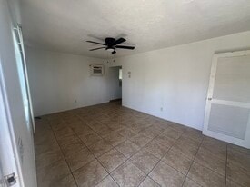 410 Locust St in Turlock, CA - Building Photo