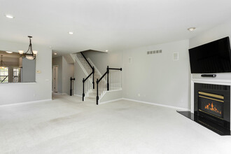 908 Upper Scotsborough Way in Bloomfield Hills, MI - Building Photo - Building Photo