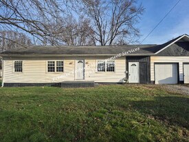 189 Grandview Ave in Monaca, PA - Building Photo