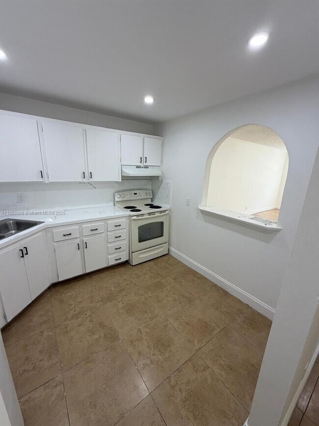 10701 Royal Palm Blvd in Coral Springs, FL - Building Photo - Building Photo