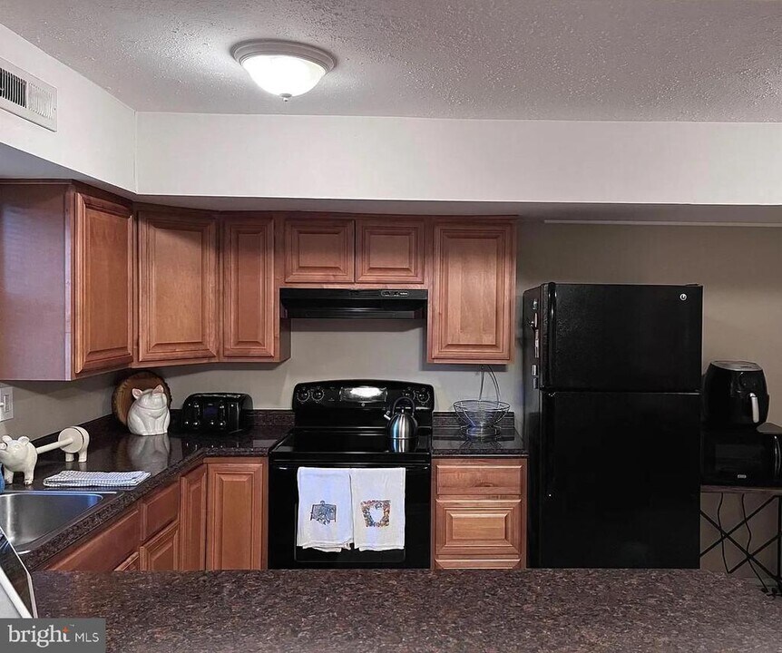 284 Cardigan Terrace in West Chester, PA - Building Photo