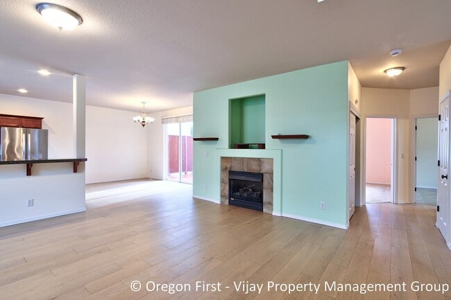 10568 SW Washington St in Portland, OR - Building Photo - Building Photo