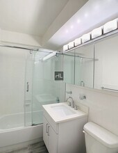 EAST 56 STREET in New York, NY - Foto de edificio - Building Photo