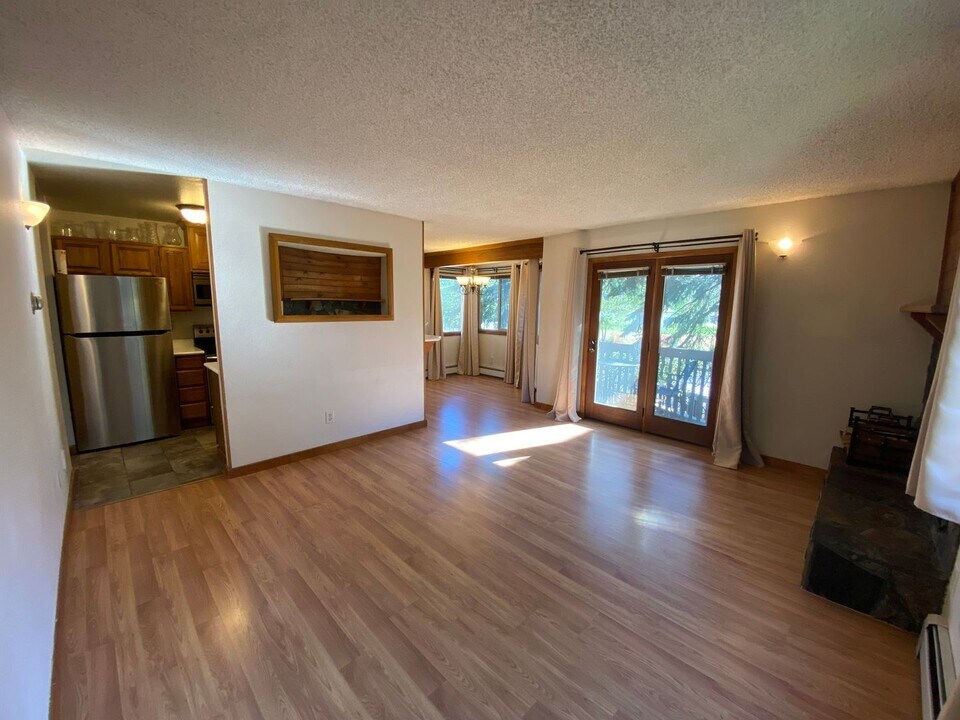 3051 E 42nd Ave in Anchorage, AK - Building Photo