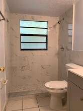 9905 N Myrtle St, Unit B in Tampa, FL - Building Photo - Building Photo