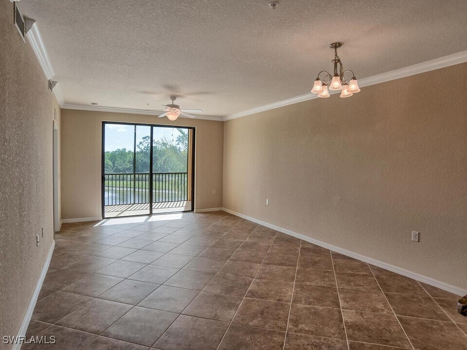 9566 Trevi Ct in Naples, FL - Building Photo