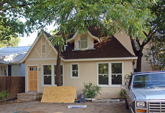 The Cottages Apartments in Austin, TX - Foto de edificio - Building Photo