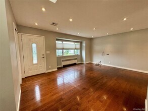 68 Jamaica Ave in Plainview, NY - Building Photo - Building Photo