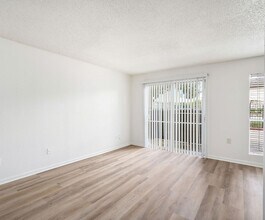 2111 Holly Hall St in Houston, TX - Building Photo - Building Photo