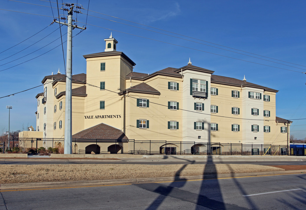 Yale Apartments in Tulsa, OK - Building Photo