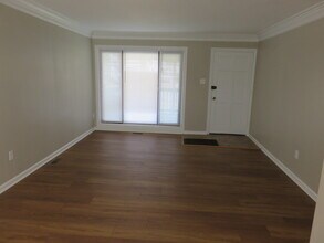 1621 Dearborn Dr in Virginia Beach, VA - Foto de edificio - Building Photo