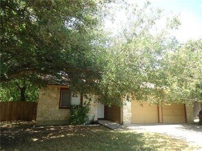 2672 Piping Rock Trail in Austin, TX - Building Photo - Building Photo