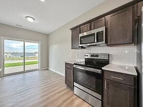 5620 Buckthorne Dr in Pleasant Hill, IA - Building Photo - Building Photo