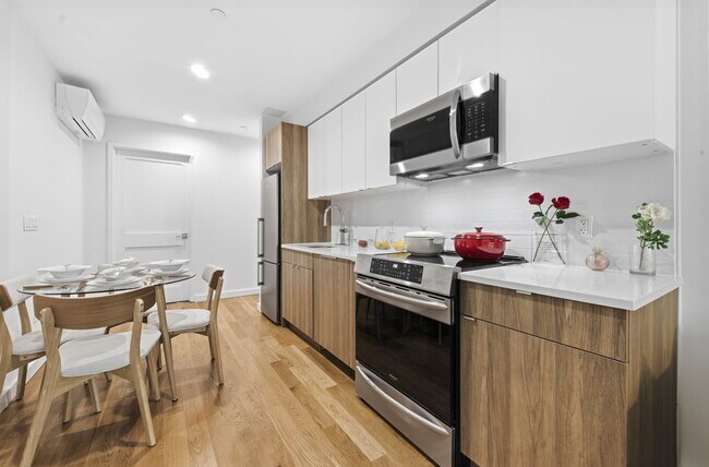 30-38-38 29th St in Queens, NY - Building Photo - Building Photo