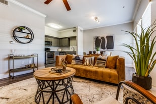 Ellwood at Lake Travis in Austin, TX - Building Photo