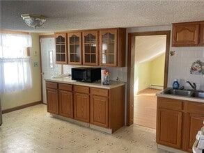 83 Titus St in Cumberland, RI - Building Photo - Building Photo