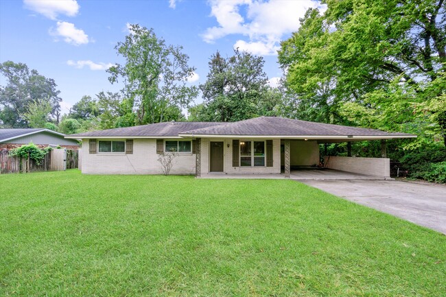 5574 Houston Dr in Baton Rouge, LA - Foto de edificio - Building Photo