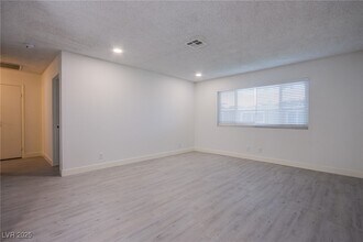 5009 Evergreen Ave in Las Vegas, NV - Building Photo - Building Photo