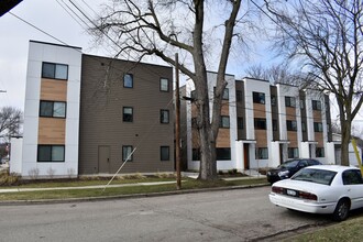 937 Fulton St W, Unit 17 Gunnison in Grand Rapids, MI - Building Photo - Building Photo