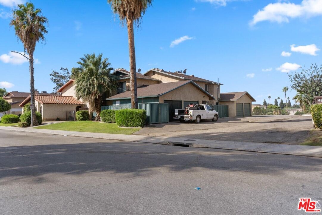 4317 Isla Verde St in Bakersfield, CA - Building Photo