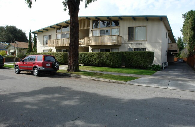 Oak Villa in Mountain View, CA - Building Photo - Building Photo