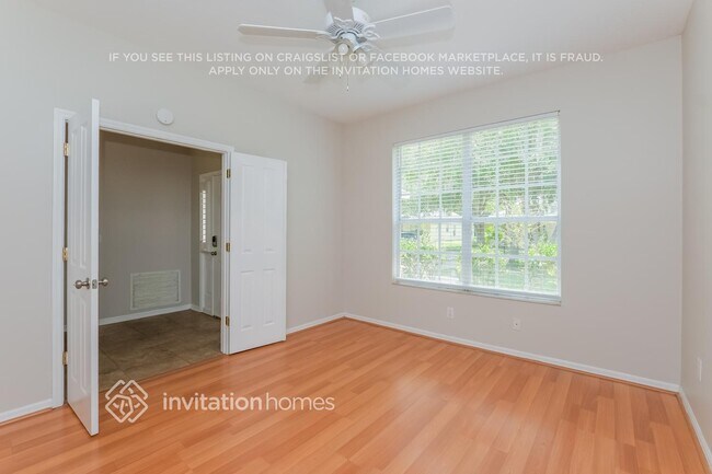 5706 Hawklake Rd in Fish Hawk, FL - Foto de edificio - Building Photo