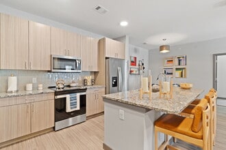 Haven at Treeline in Tomball, TX - Foto de edificio - Building Photo
