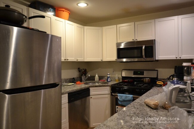 56 Egmont St, Unit 6 in Brookline, MA - Building Photo - Building Photo