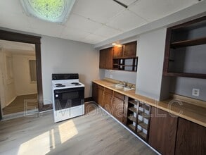 124 Moir St in Waterloo, IA - Building Photo - Building Photo